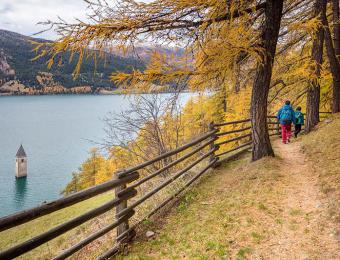 Reschensee Wanderung im Herbst