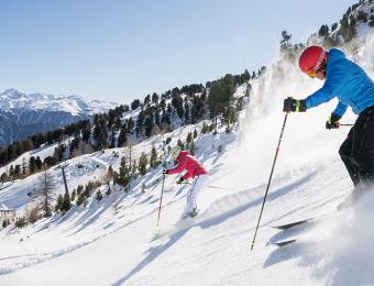 Discesa con gli sci in Val Venosta