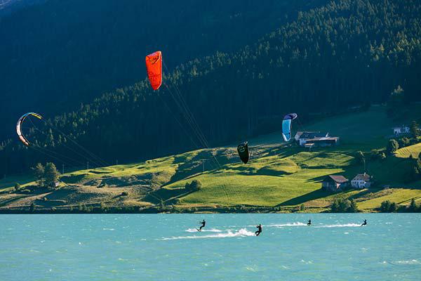 Kitesurfen auf dem Reschensee