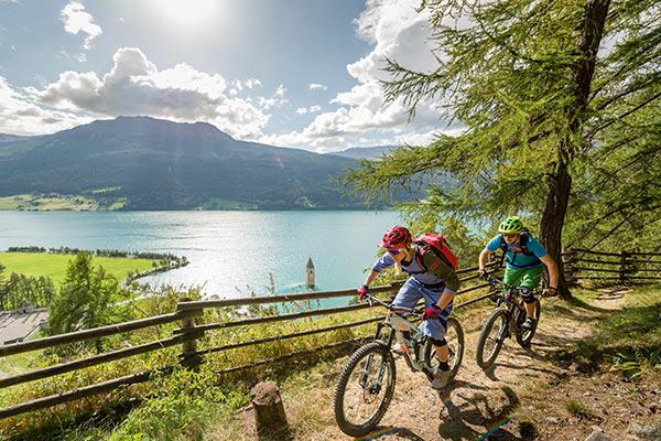 Mountainbiken am Reschensee